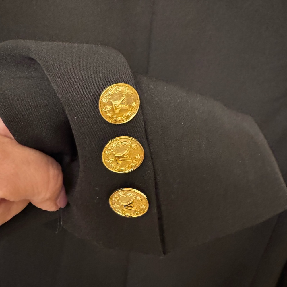 LV blazer unsure of authenticity. - Picture 2 of 6
